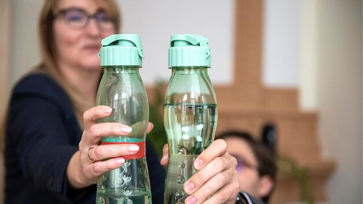 Can drinking water in a plastic bottle cause cancer in Hindi