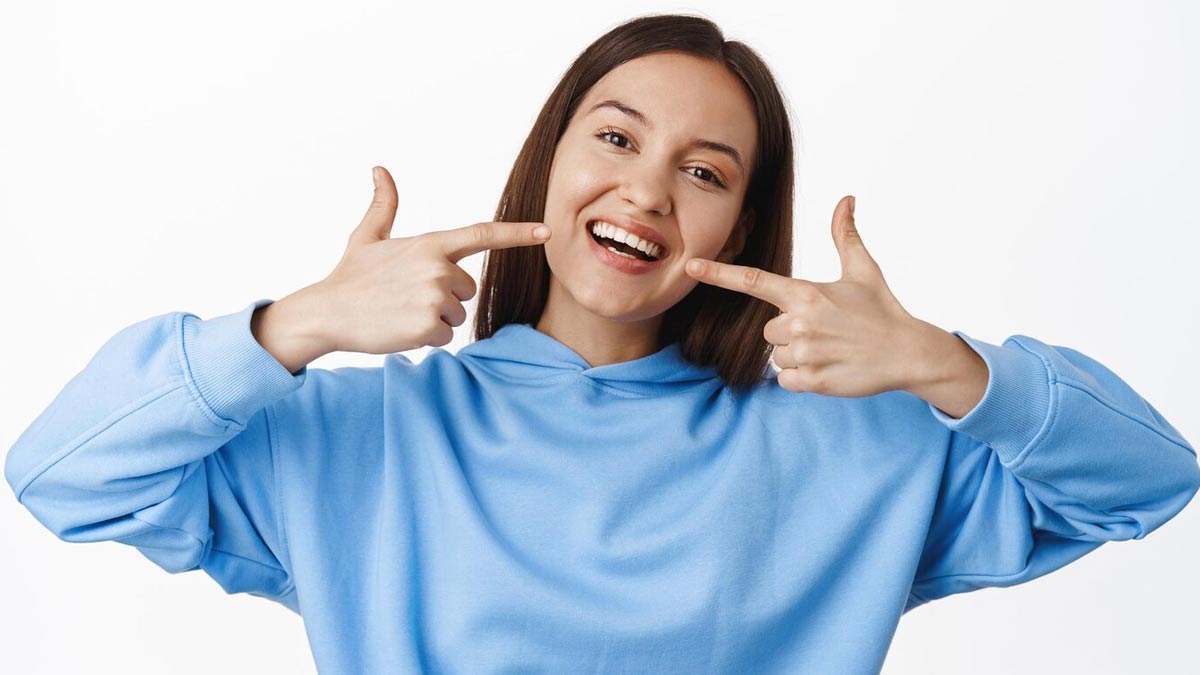 gargling-with-triphala