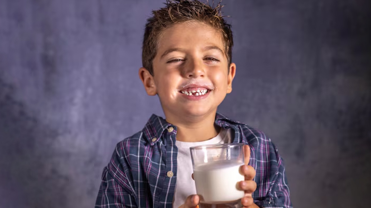 Can feeding milk to kids before sleeping damage their teeth in Hindi