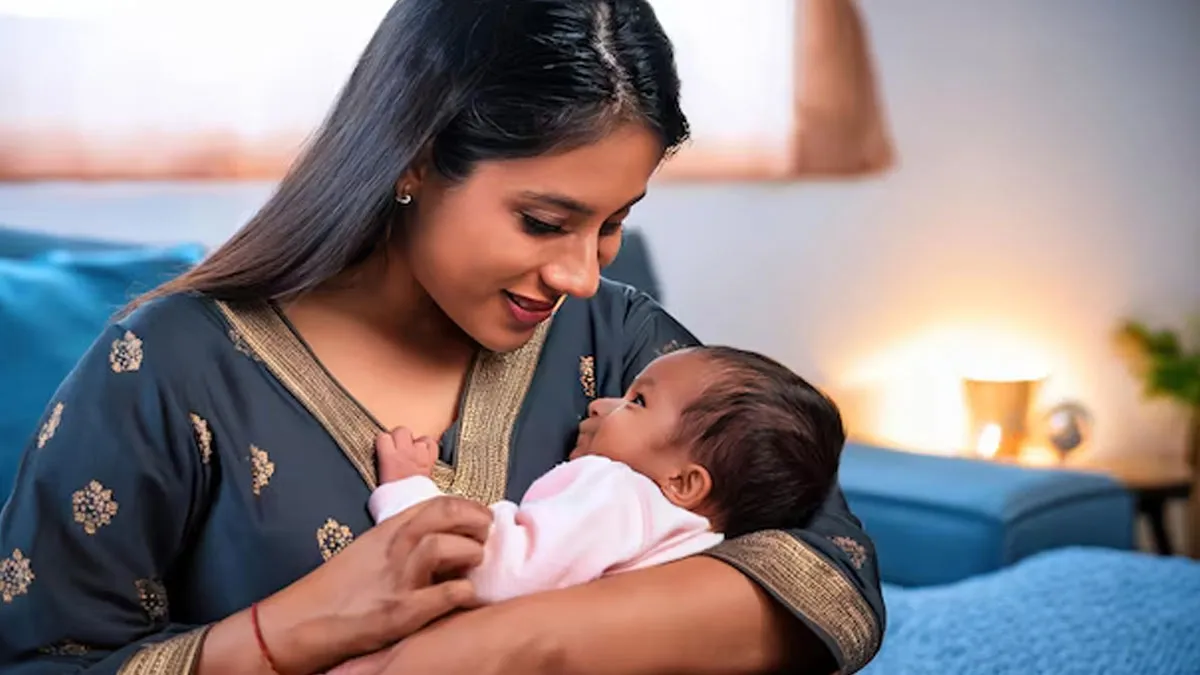 ब्रेस्टफीडिंग मदर्स को द‍िनभर में कितनी कैलोरी की जरूरत होती है? एक्‍सपर्ट से जानें सही मात्रा