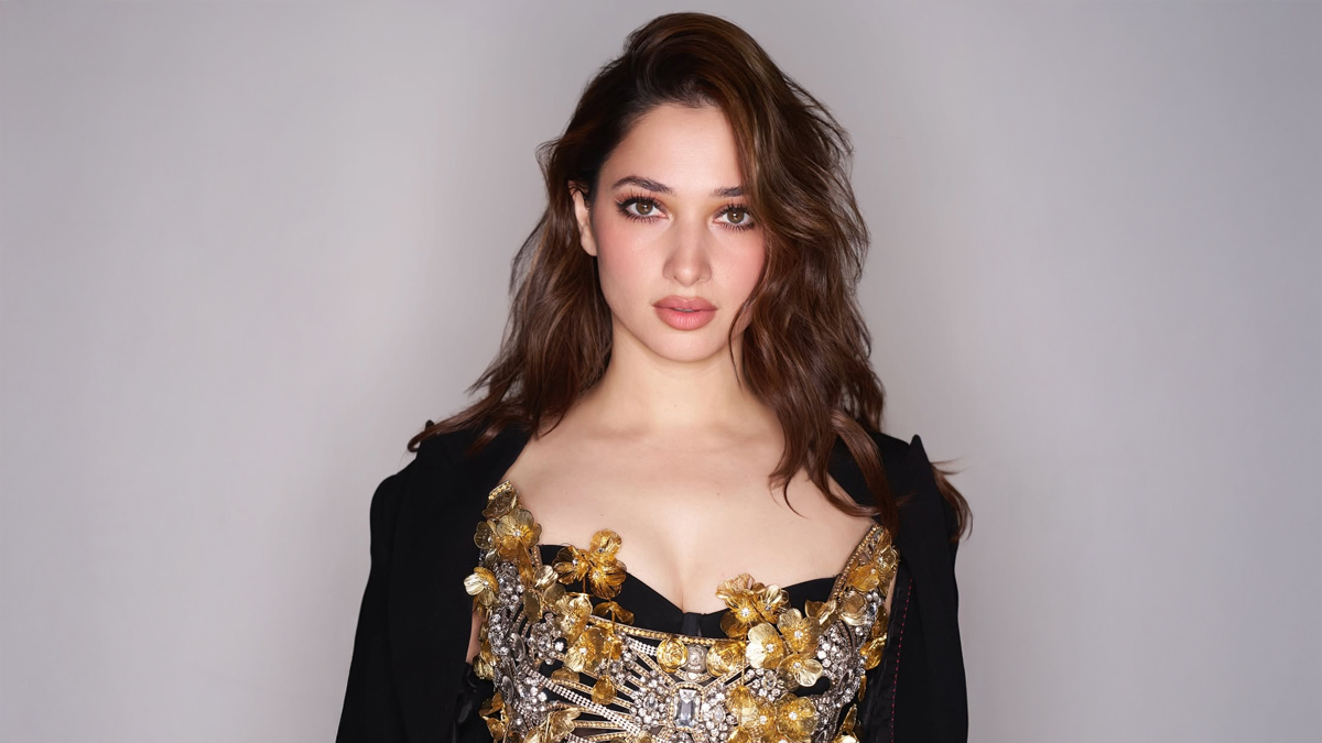 Tamannaah-Bhatia-dry-cappuccino-inside