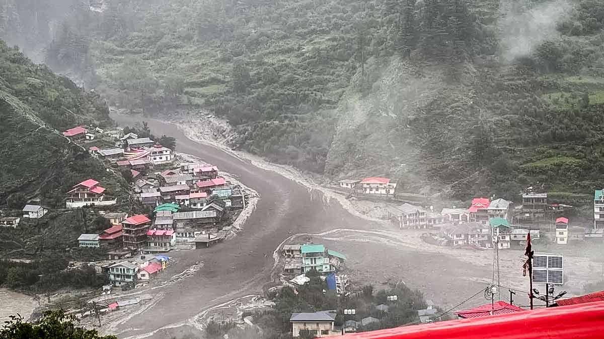 Uttarakhand Cloudburst: बादल फटने और बाढ़ की स्थिति में फैल सकती हैं ये 4 बीमारियां, लक्षणों पर रखें नजर
