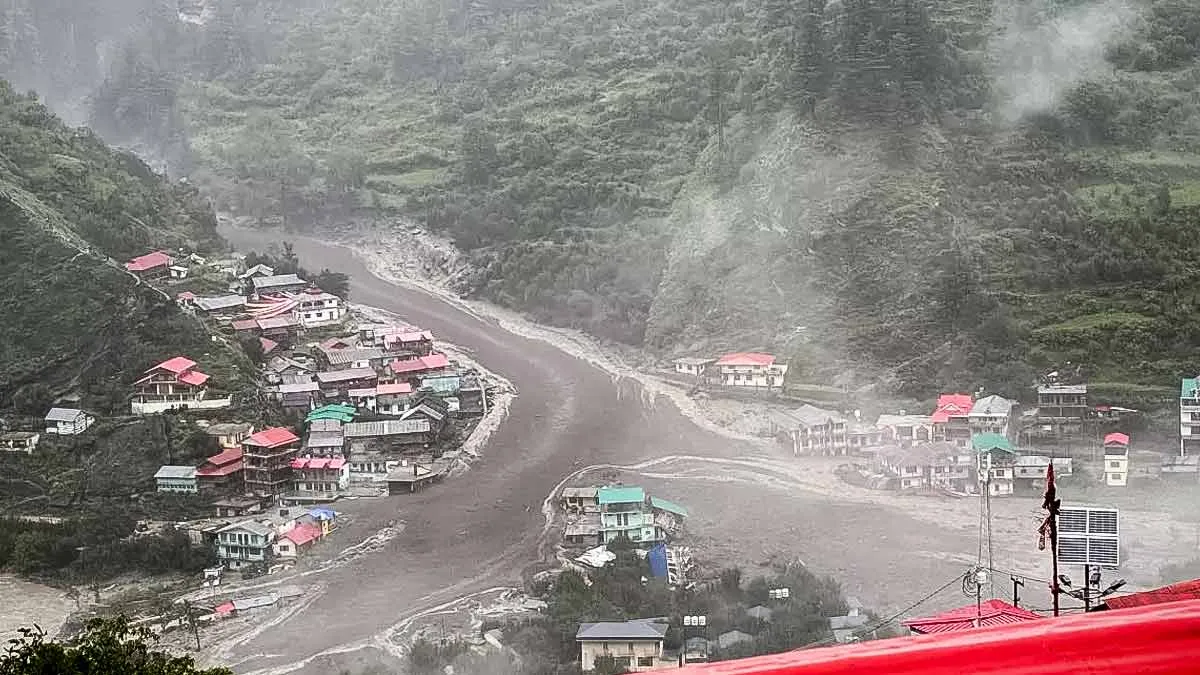 Uttarakhand Cloudburst: बादल फटने और बाढ़ की स्थिति में फैल सकती हैं ये 4 बीमारियां, लक्षणों पर रखें नजर
