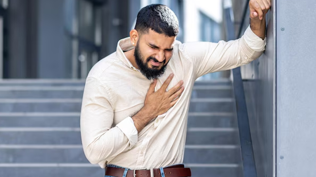 heart attack signs related to ear