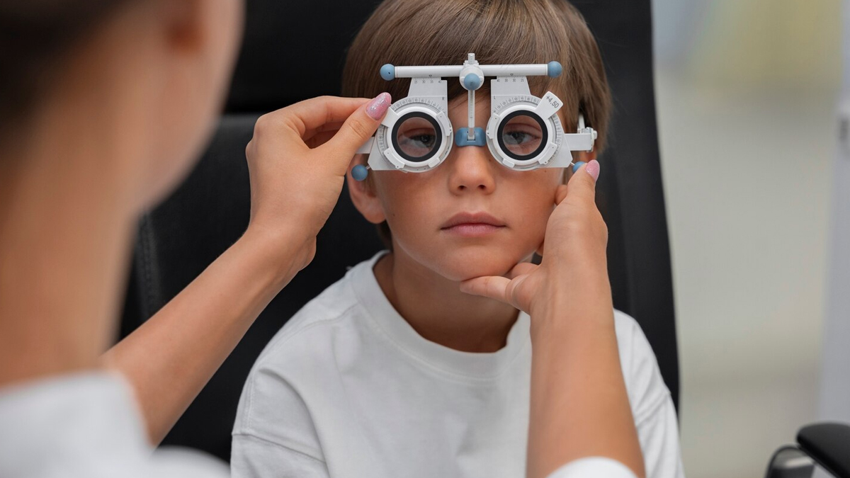 symptoms of myopia in children