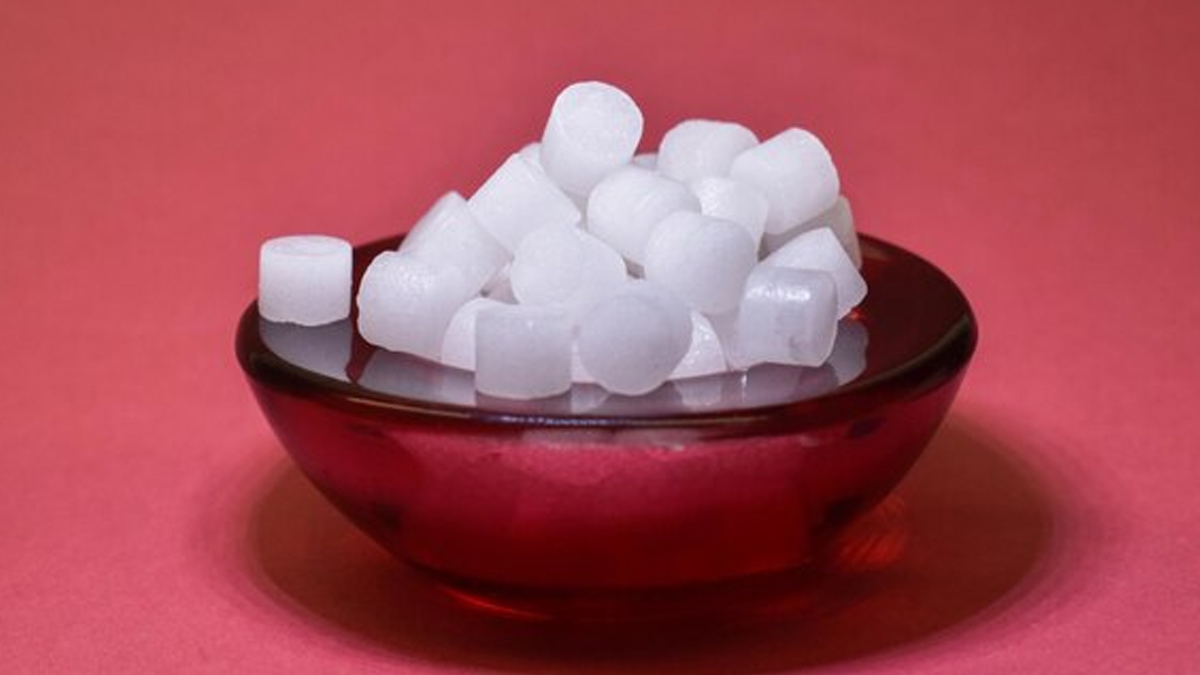 how to use camphor for mosquito