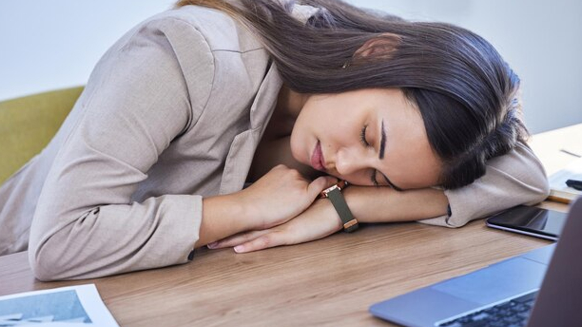दोपहर में खाना खाने के बाद क्यों सोते हैं चीन के लोग, एक्सपर्ट से जानें झपकी लेने से क्या फायदा होता है?
