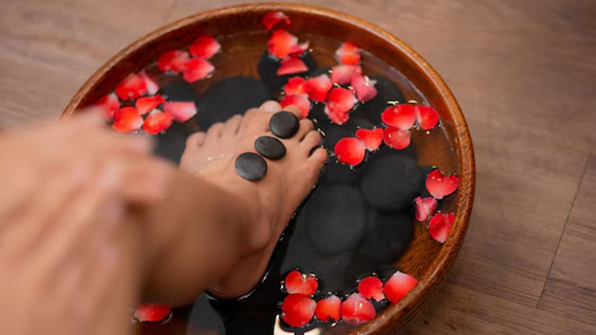 tamarid water and soaking feetin hindi expert advice