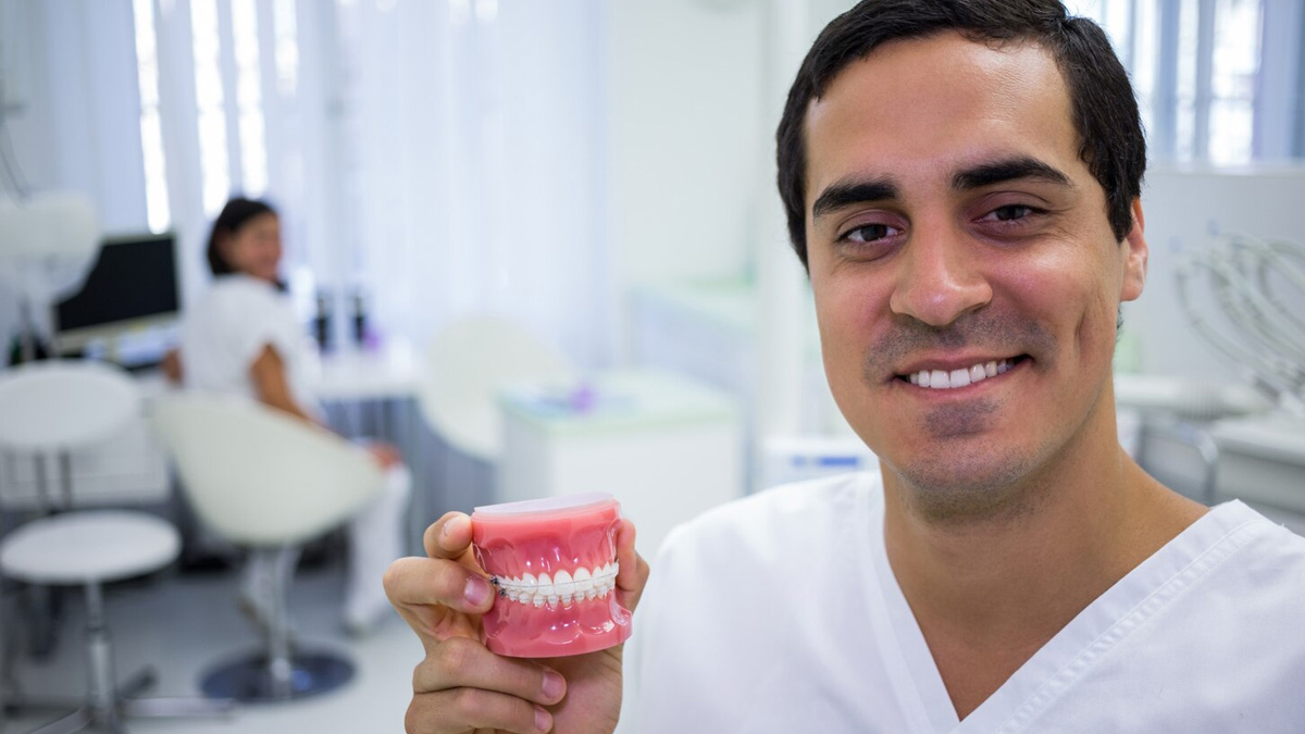 How to clean dentures