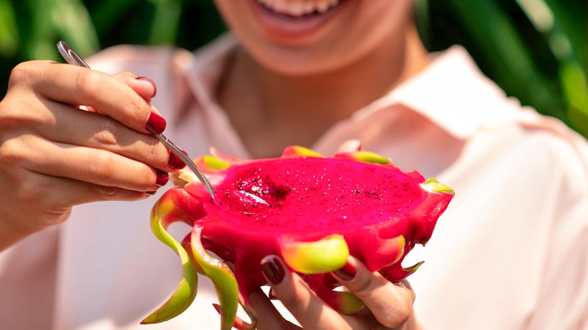 ड्रैगन फ्रूट है स्‍क‍िन का सुपरफूड, एक्‍सपर्ट से जानें इसके 5 फायदे