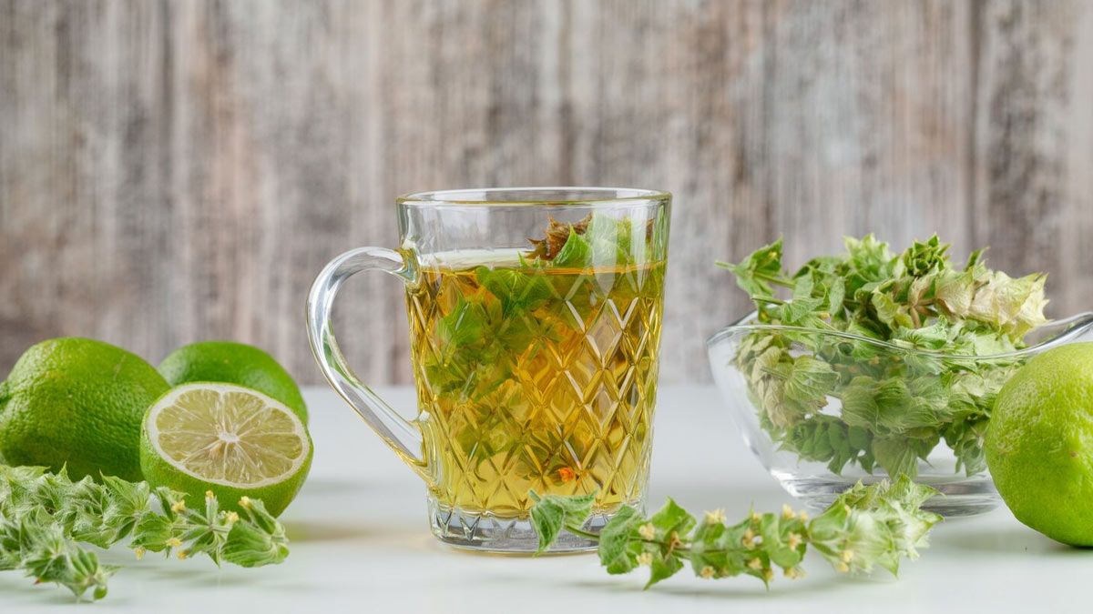 डिटॉक्स टी लंबे समय तक पीना सेहत के लिए सही है या नुकसानदायक? एक्सपर्ट से जानें