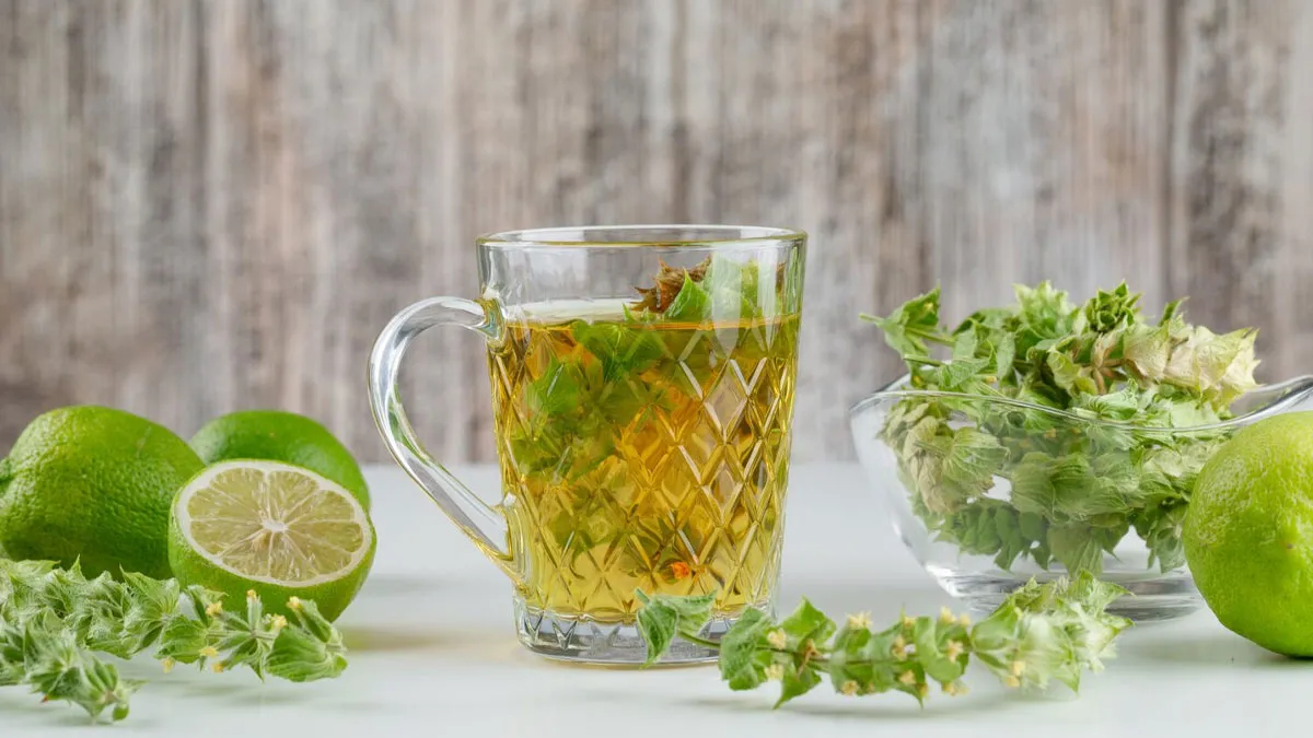डिटॉक्स टी लंबे समय तक पीना सेहत के लिए सही है या नुकसानदायक? एक्सपर्ट से जानें