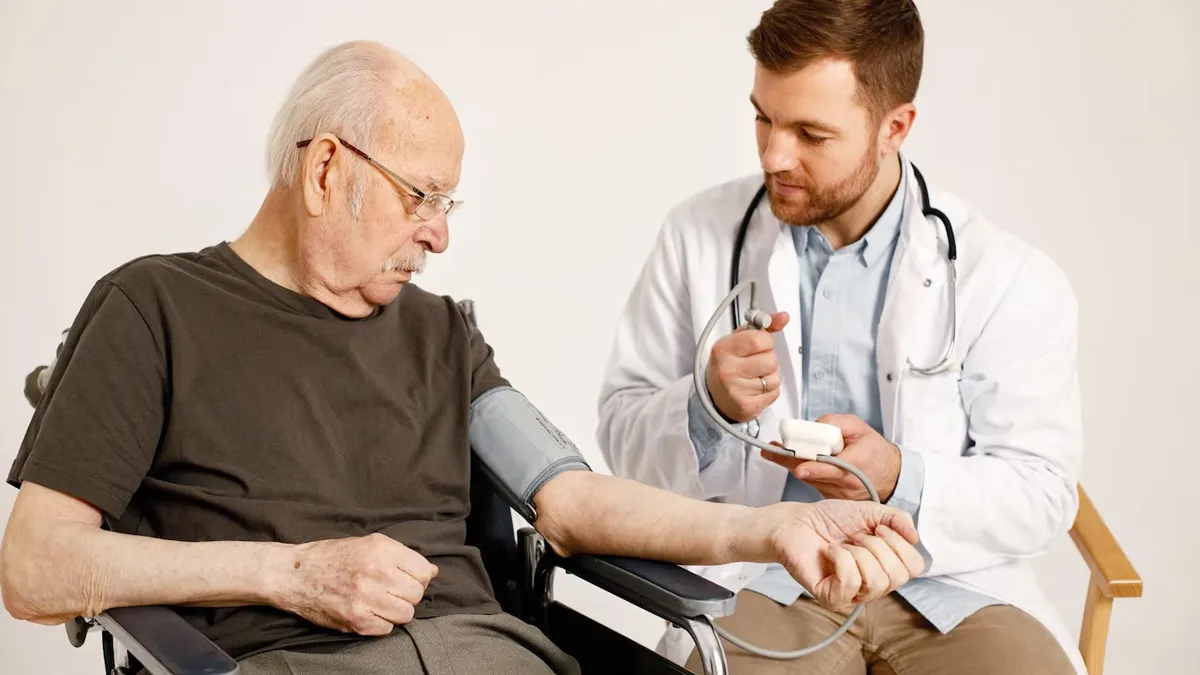 बदलते मौसम में बीपी चेकअप क्यों जरूरी है? जानें डॉक्‍टर की राय