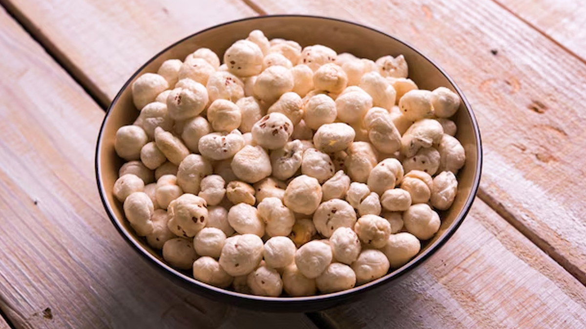 क्या सर्दी और खांसी में मखाना खा सकते हैं? एक्सपर्ट से जानें