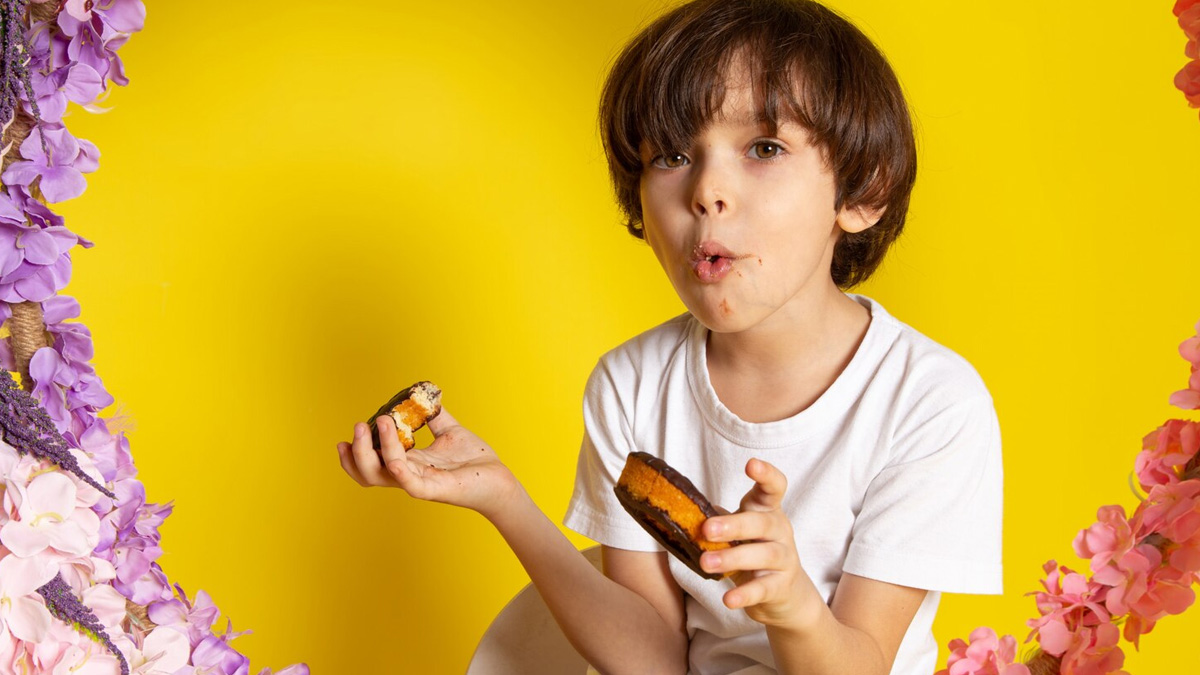 त्योहार में मीठे से बढ़ सकता है बच्‍चों का शुगर लेवल, इन 5 ट‍िप्‍स से करें बचाव