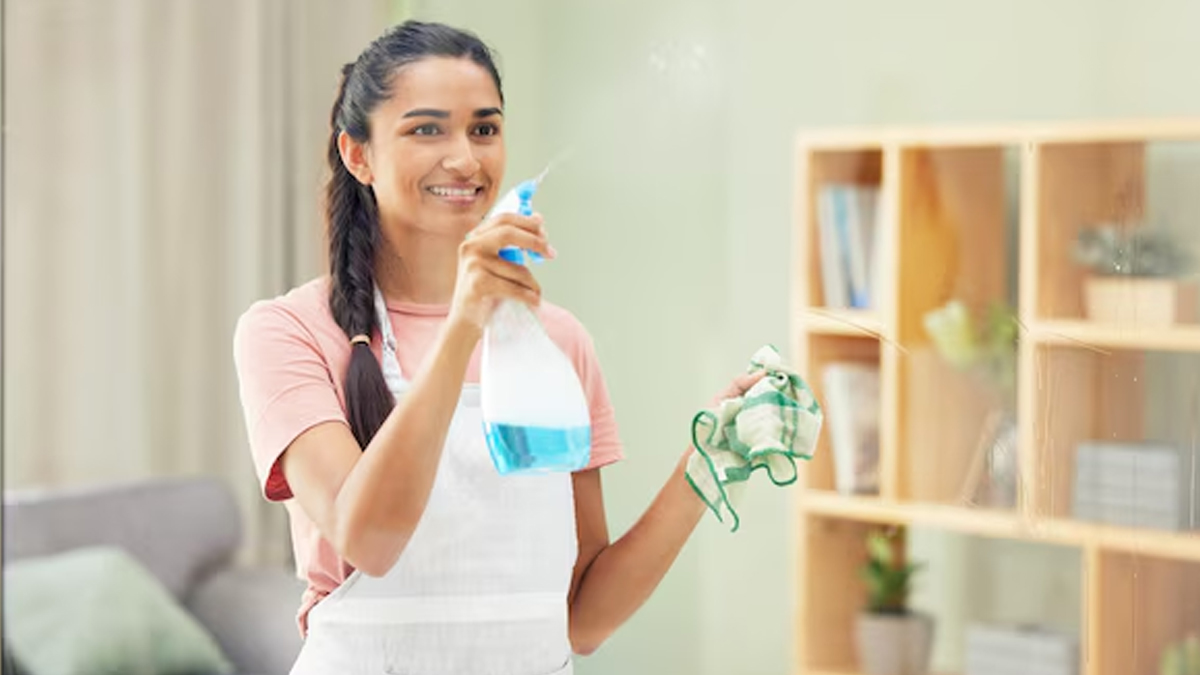 Diwali home cleaning: एलर्जिक राइनाइटिस वाले लोग दिवाली में घर की सफाई के दौरान इन बातों का रखें ध्यान