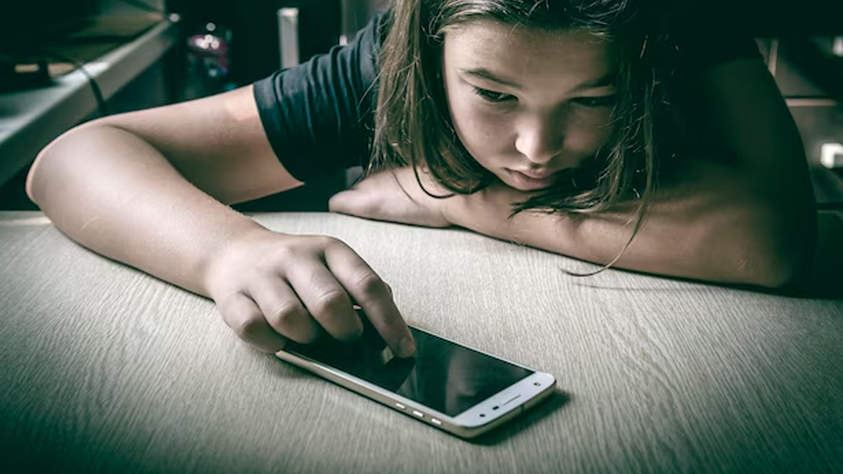 excess screen time cause depression