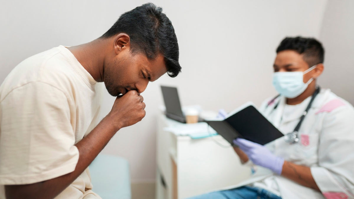 क्या वाकई लार के जरिए टीबी फैलता है? डॉक्टर से जानें सच्चाई