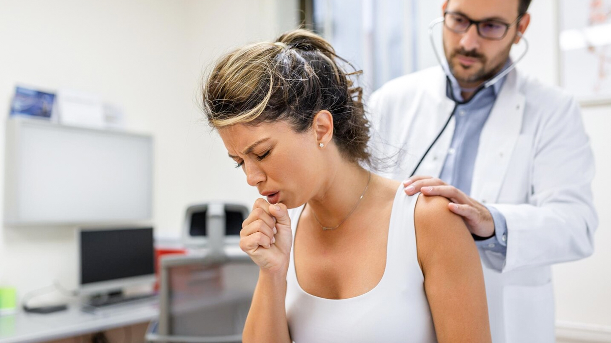 निमोनिया में कौन सा जूस पीना चाहिए? खुद डॉक्टर ने बताया