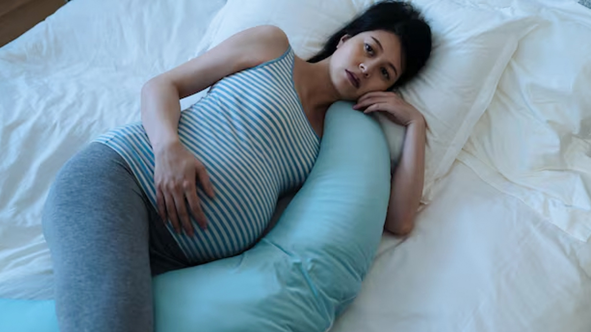 प्रेग्नेंसी में नींद नहीं आना क्यों है बच्चे के लिए परेशानी की बात? डॉक्टर से जानें