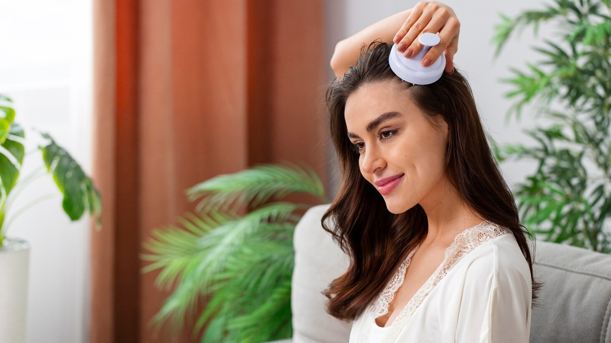 how to treat frizzy hair naturally