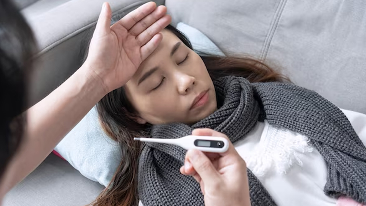 टाइफाइड में नहाना चाहिए या नहीं? एक्सपर्ट से जानें कौन से पानी से नहाएं और क्या इससे सेहत पर कोई फर्क पड़ता है