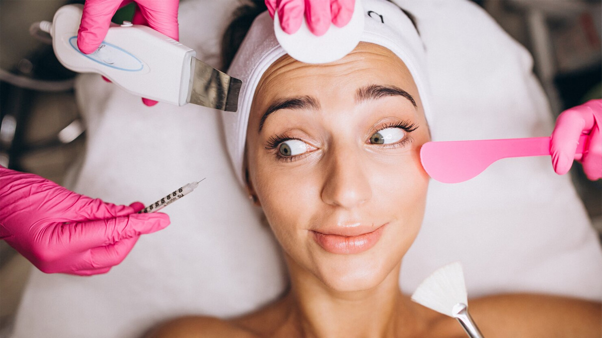 चेहरे से अनचाहे घने बाल कैसे हटाएं? डर्मेटोलॉज‍िस्‍ट से जानें