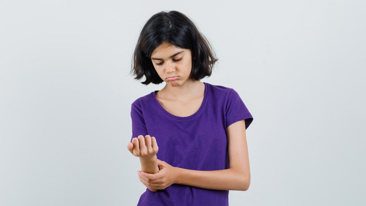 what is the main cause of kids weak bones in hindi 1