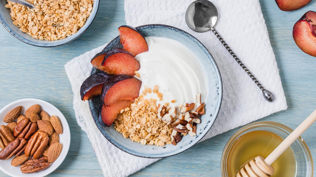 what are the benefits of eating yogurt with nuts in hindi 1