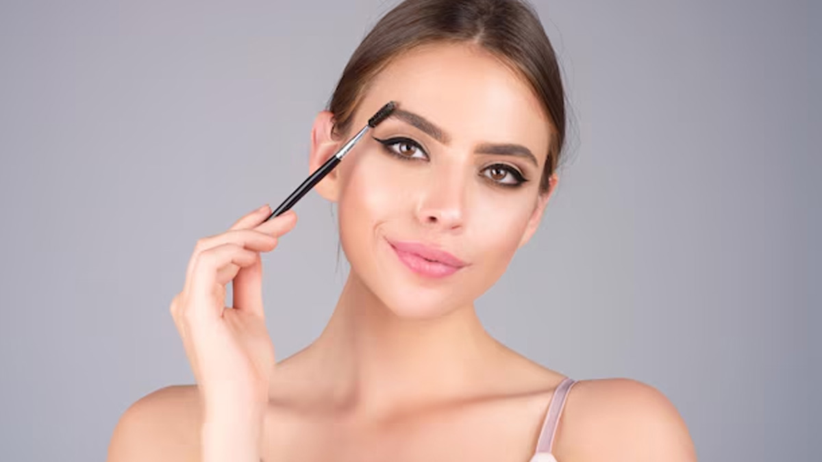 benefits of applying rosemary oil on eyebrows 1 (9)