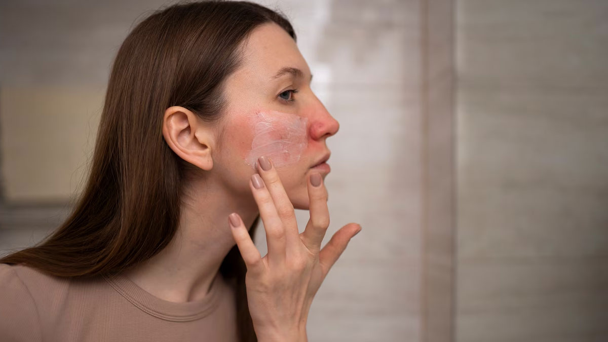 can hot showers damage your skin barrier dermatologist explains 01 (6)