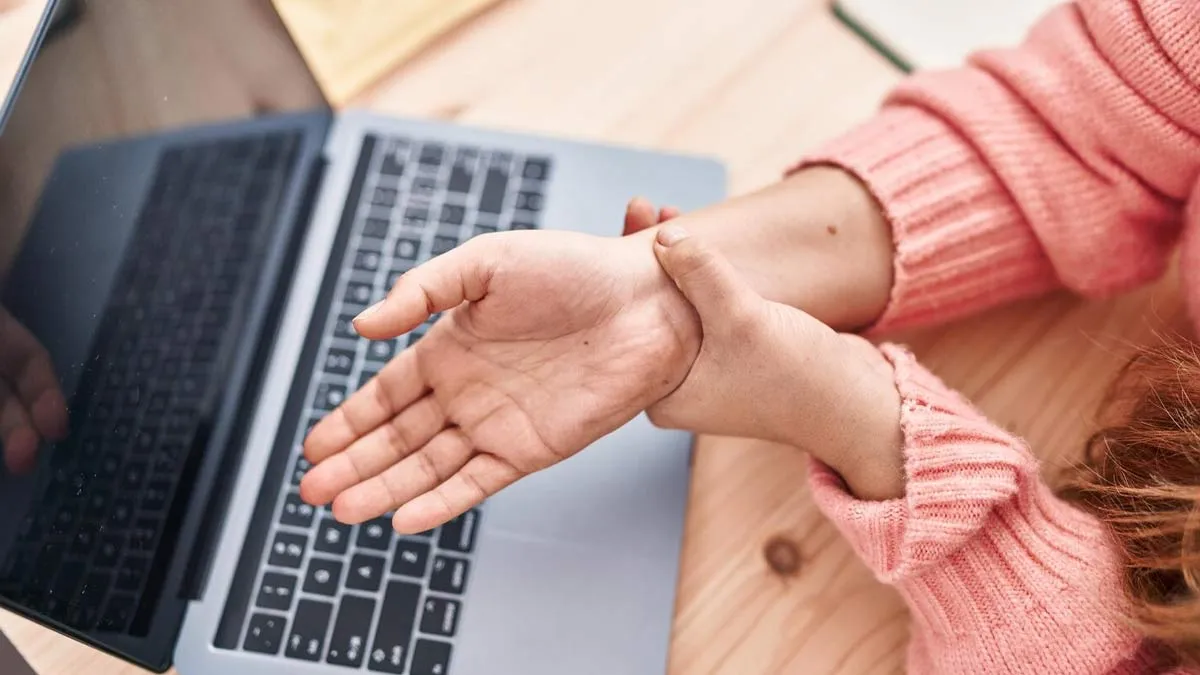 frequent hand numbness doctor explains when you should not ignore this symptom 1