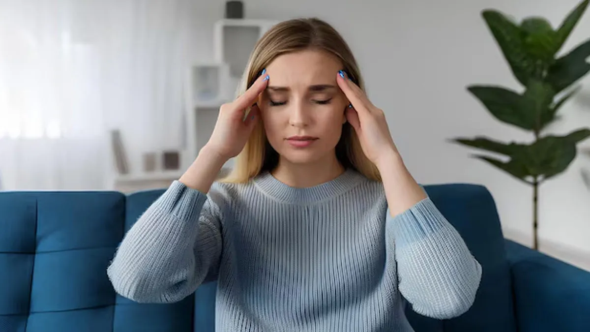 why do you feel pressure around the head when stressed 1