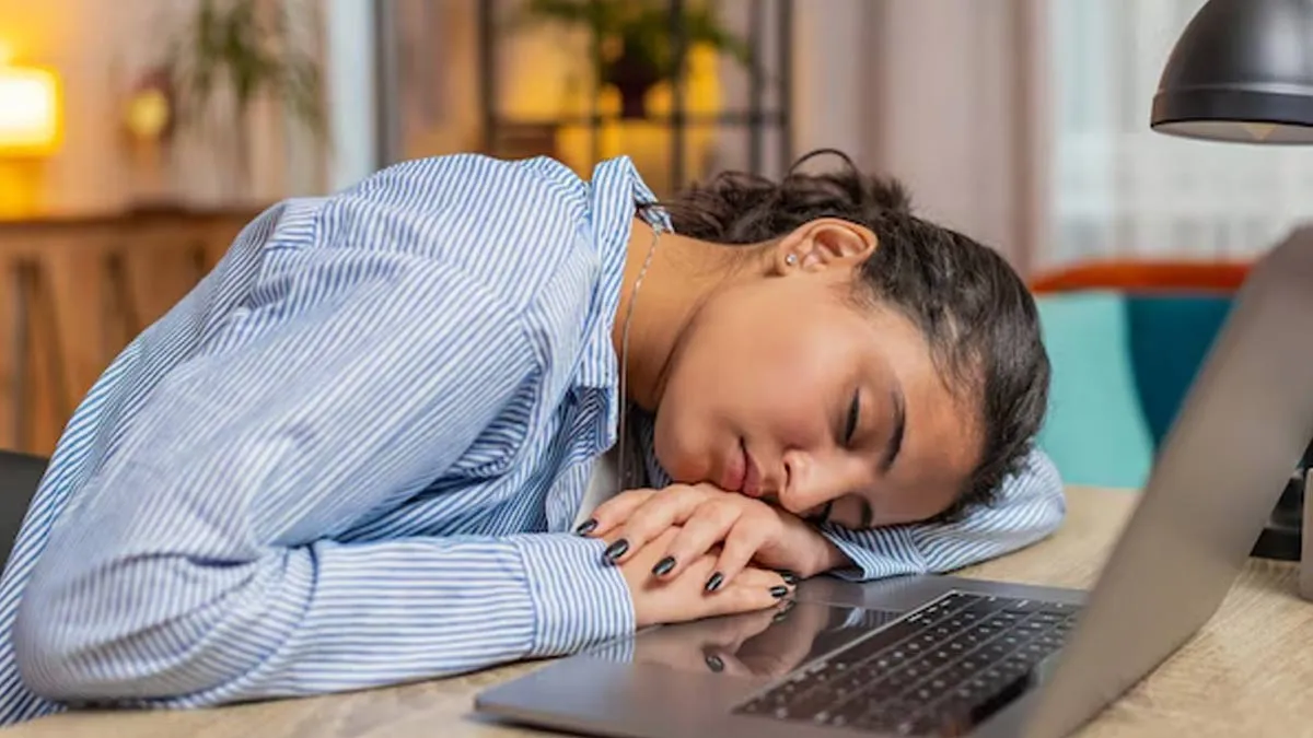 why do you feel sleepy during periods 1