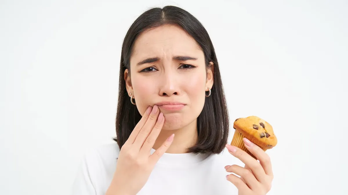 why do teeth feel sensitive after eating something sweet 01