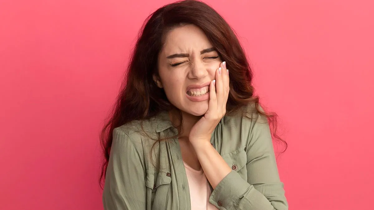 what causes sudden swelling in the gums 1