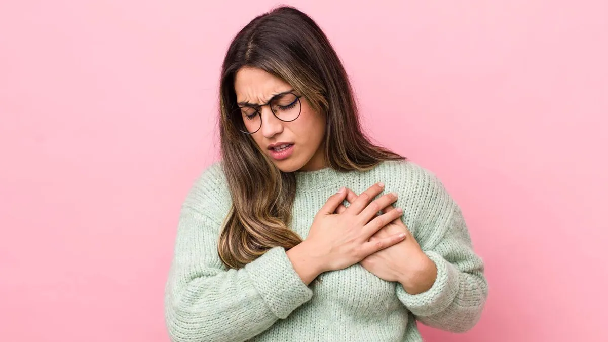 women experience symptoms of heart attack differently than men