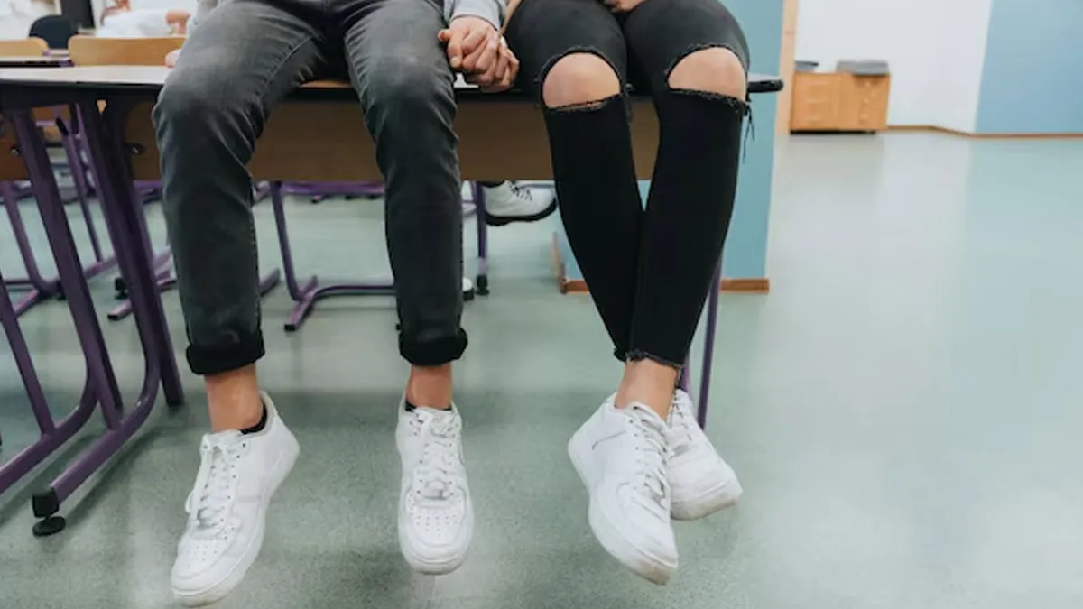 legs shake while working causes