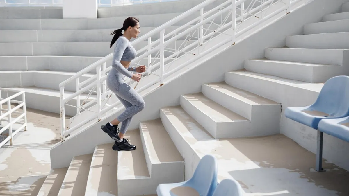 climbing stairs in knee pain in hindi
