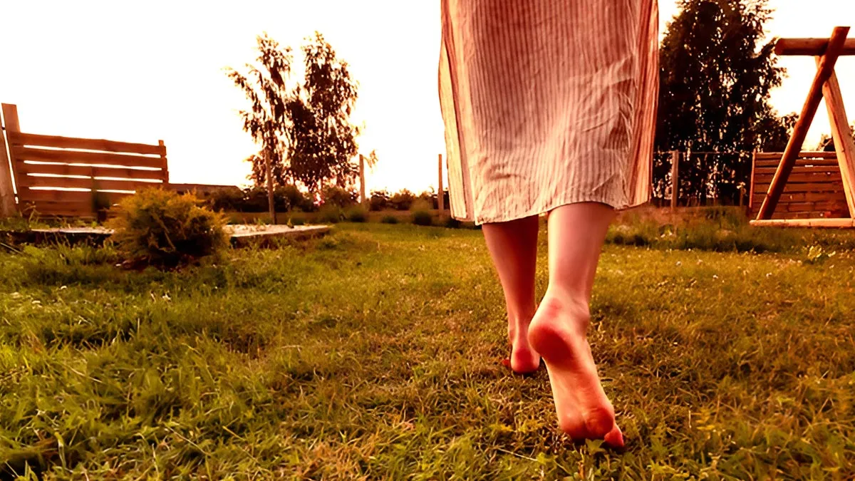 Walk-barefoot-on-grass-in-high-blood-pressure