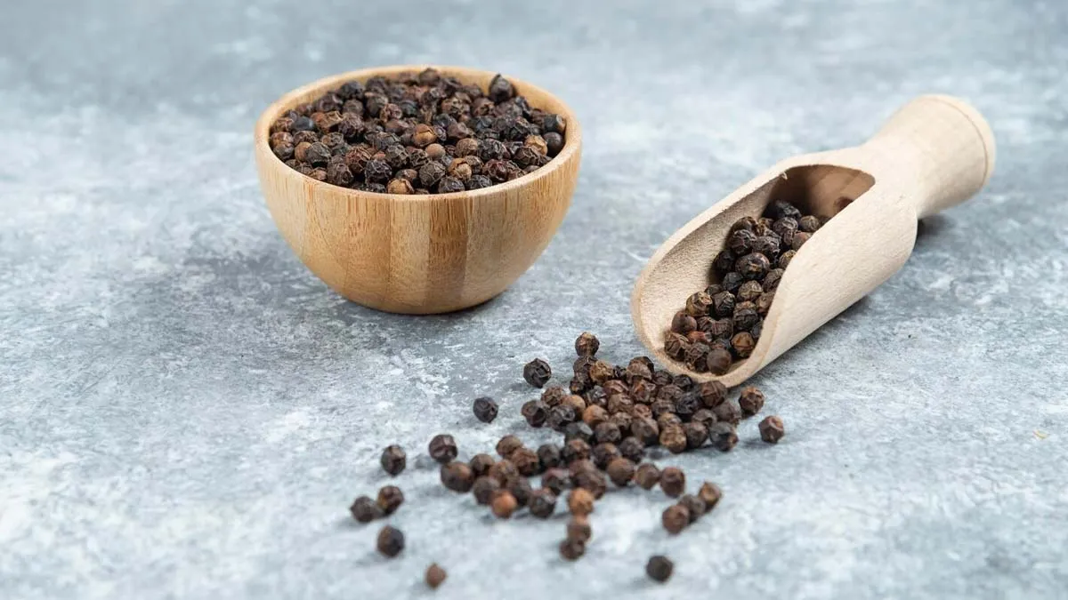 health benefits of consuming black pepper during changing weather and how to use it 1