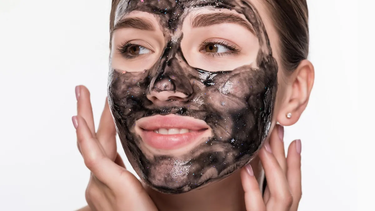 charcoal-face-wash-and-deep-cleaning
