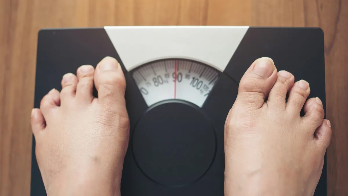 Weight Loss: वजन मापने वाली मशीन पर रोज क्यों बदलता है नंबर? जानें ऐसा होने के कारण