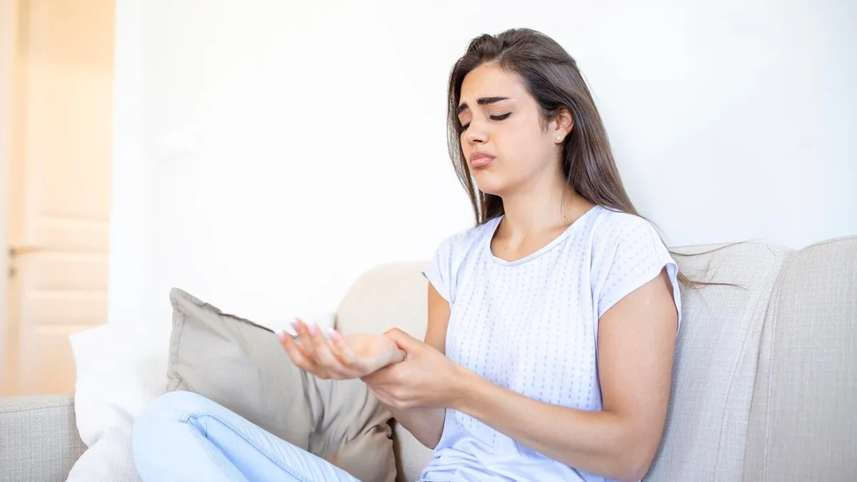 why might tingling sensations persist even after vitamin b12 levels have returned to normal 01