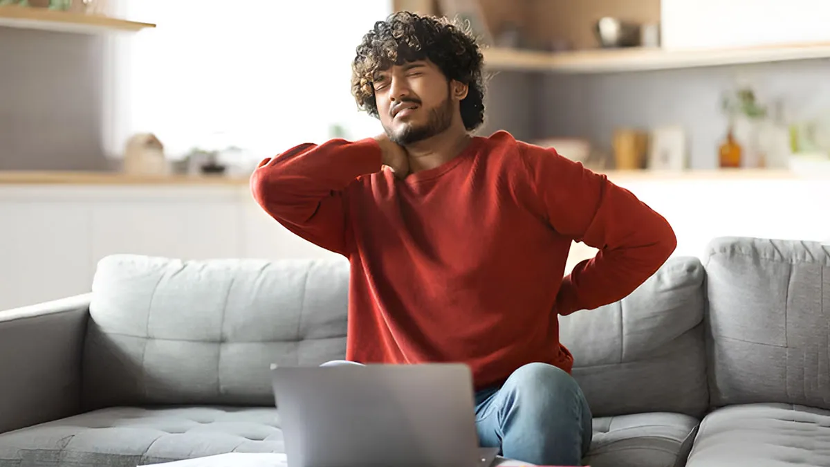 वर्क फ्रॉम होम में पीठ दर्द से हैं परेशान? कहीं आपका पोस्चर तो नहीं है इसका कारण
