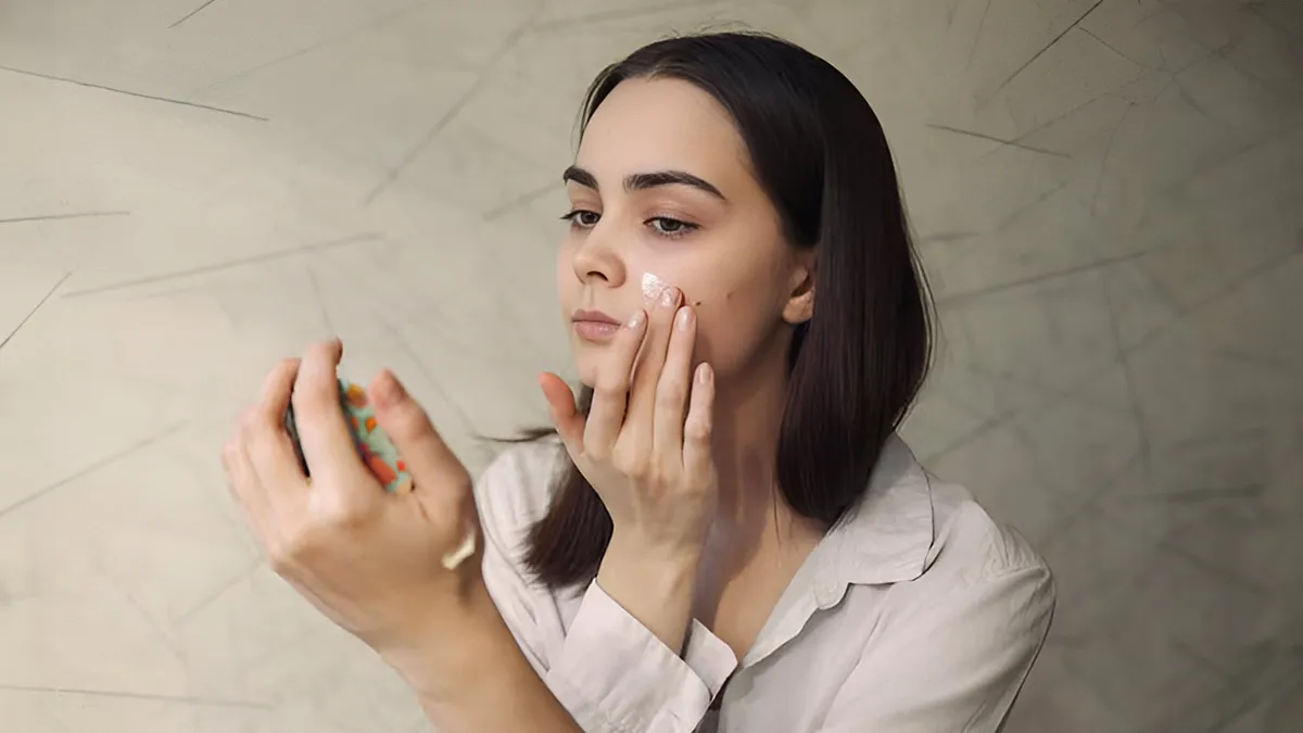 why face remains dry even after applying moisturizer common mistakes to avoid 1