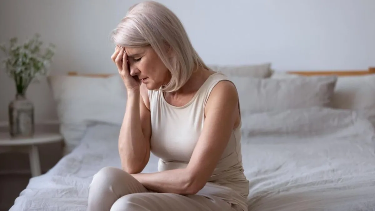 Menopause  symptoms: மெனோபாஸின் அறிகுறிகள் என்னென்ன? அதை எவ்வாறு கையாள்வது?