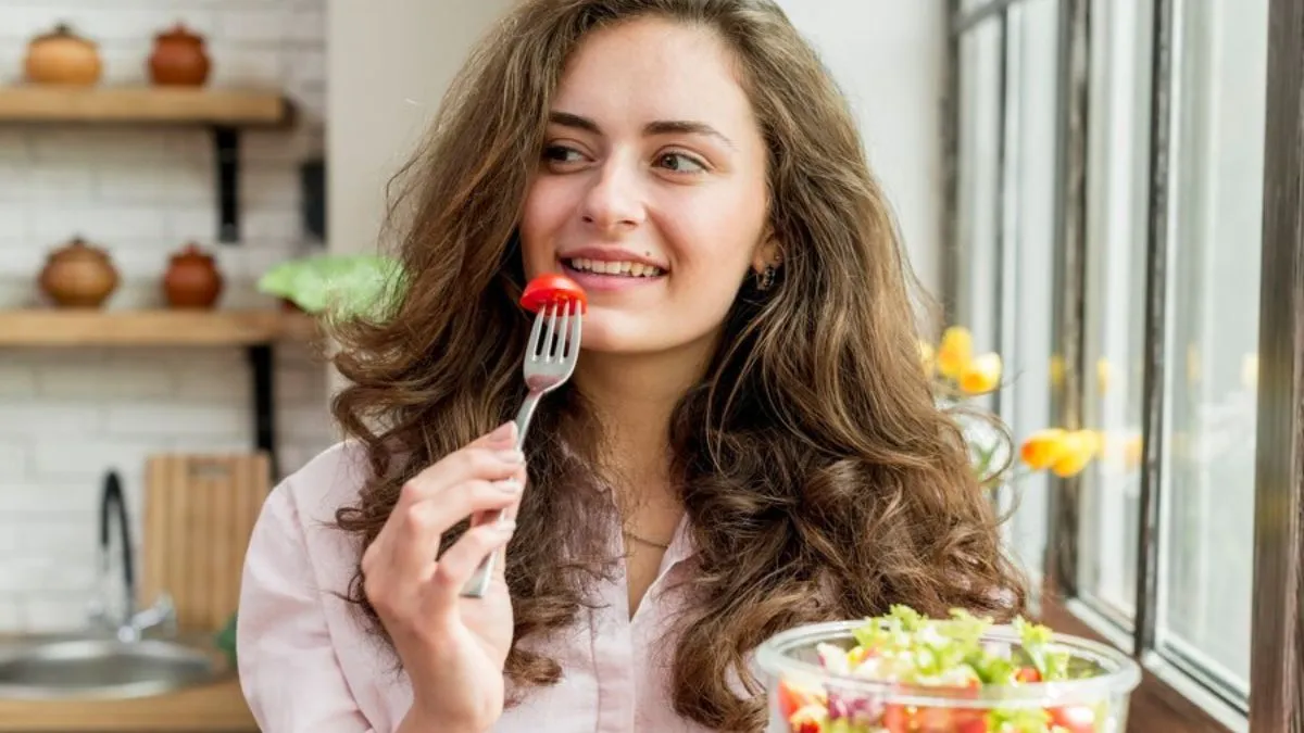 Slow Eating Benefits: உணவை வேகமா சாப்பிடாம மெதுவா சாப்பிடணுமாம்! ஏன் தெரியுமா