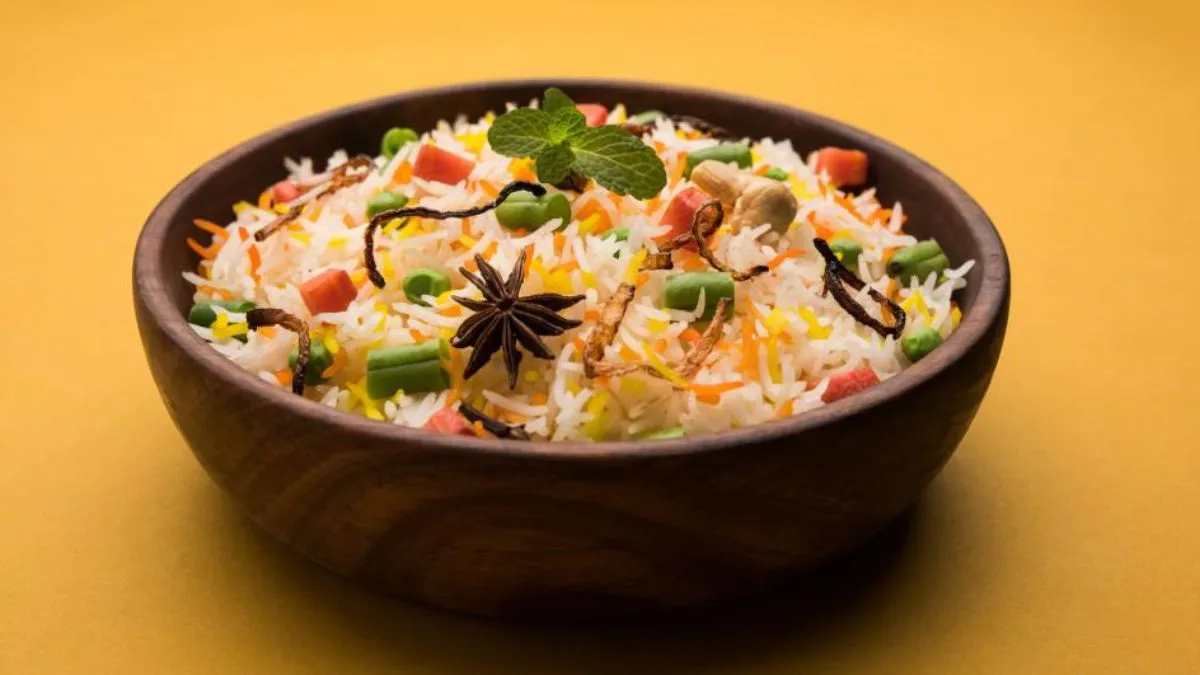 Coconut milk brinji biryani: தேங்காய் பால் பிரிஞ்சி பிரியாணியை ஈஸியா இப்படி செஞ்சி அசத்துங்க!