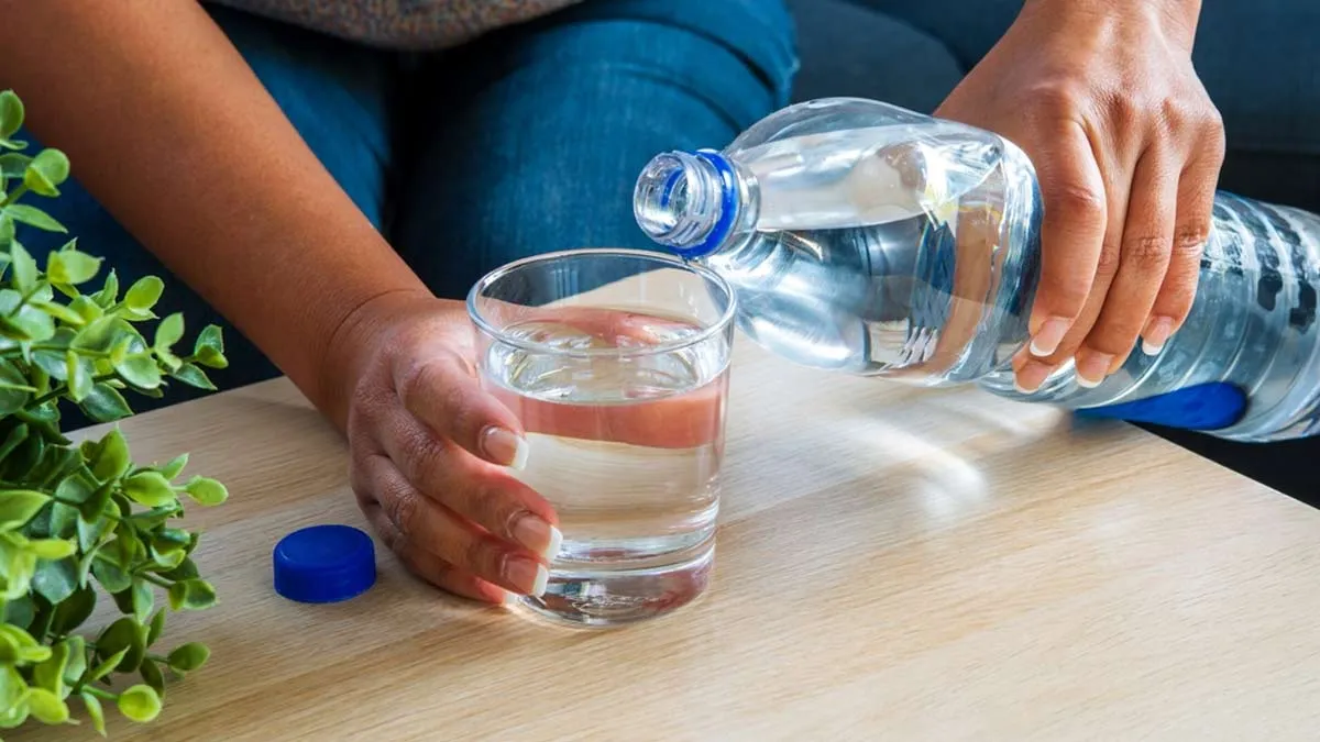 Drink Water: தாகம் எடுக்காமல் அடிக்கடி தண்ணீர் குடிப்பவரா நீங்க? இப்படி செய்வது சரியா?
